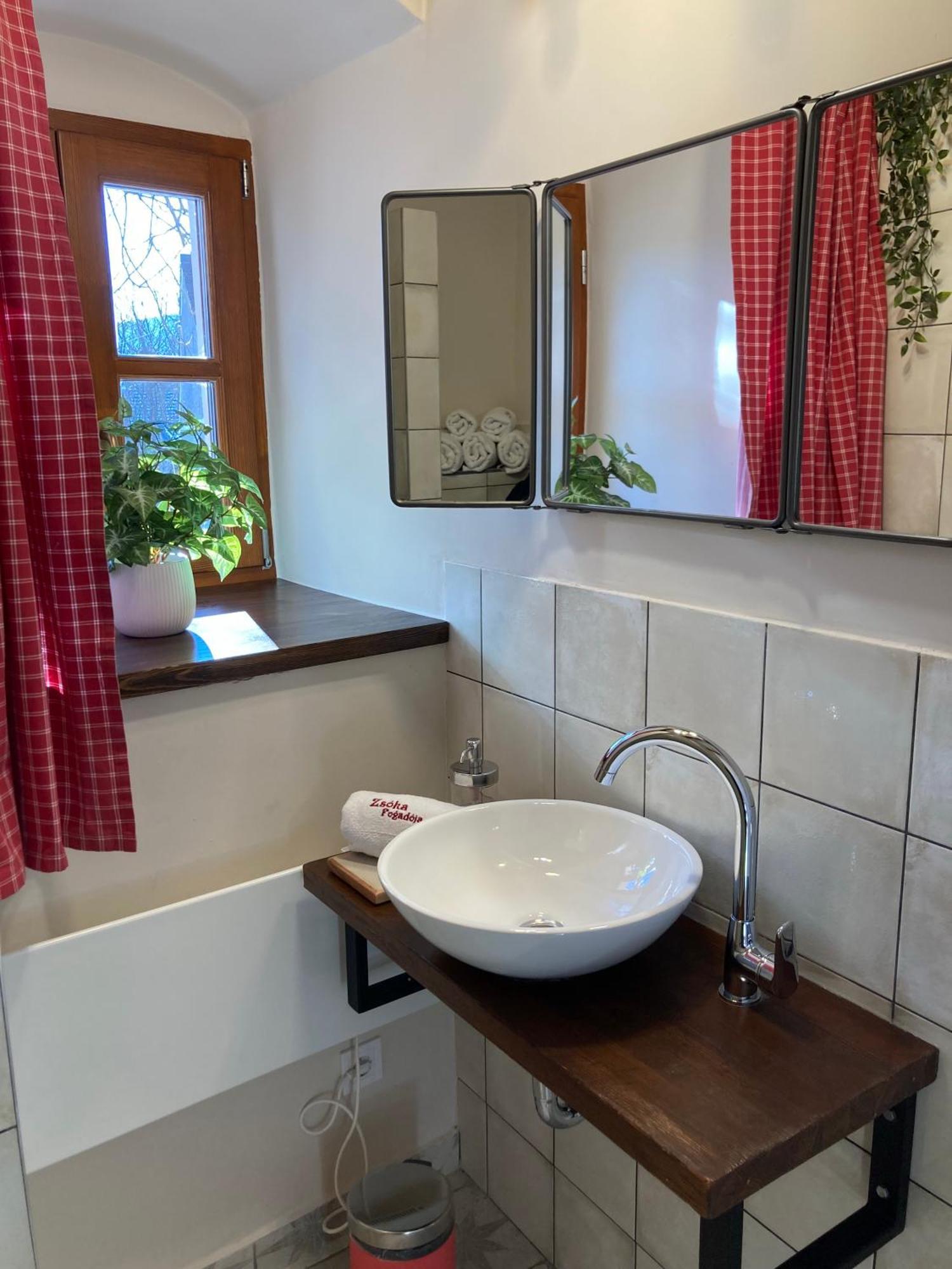 Zsoka Fogadoja Aparthotel Szentantalfa Kültér fotó